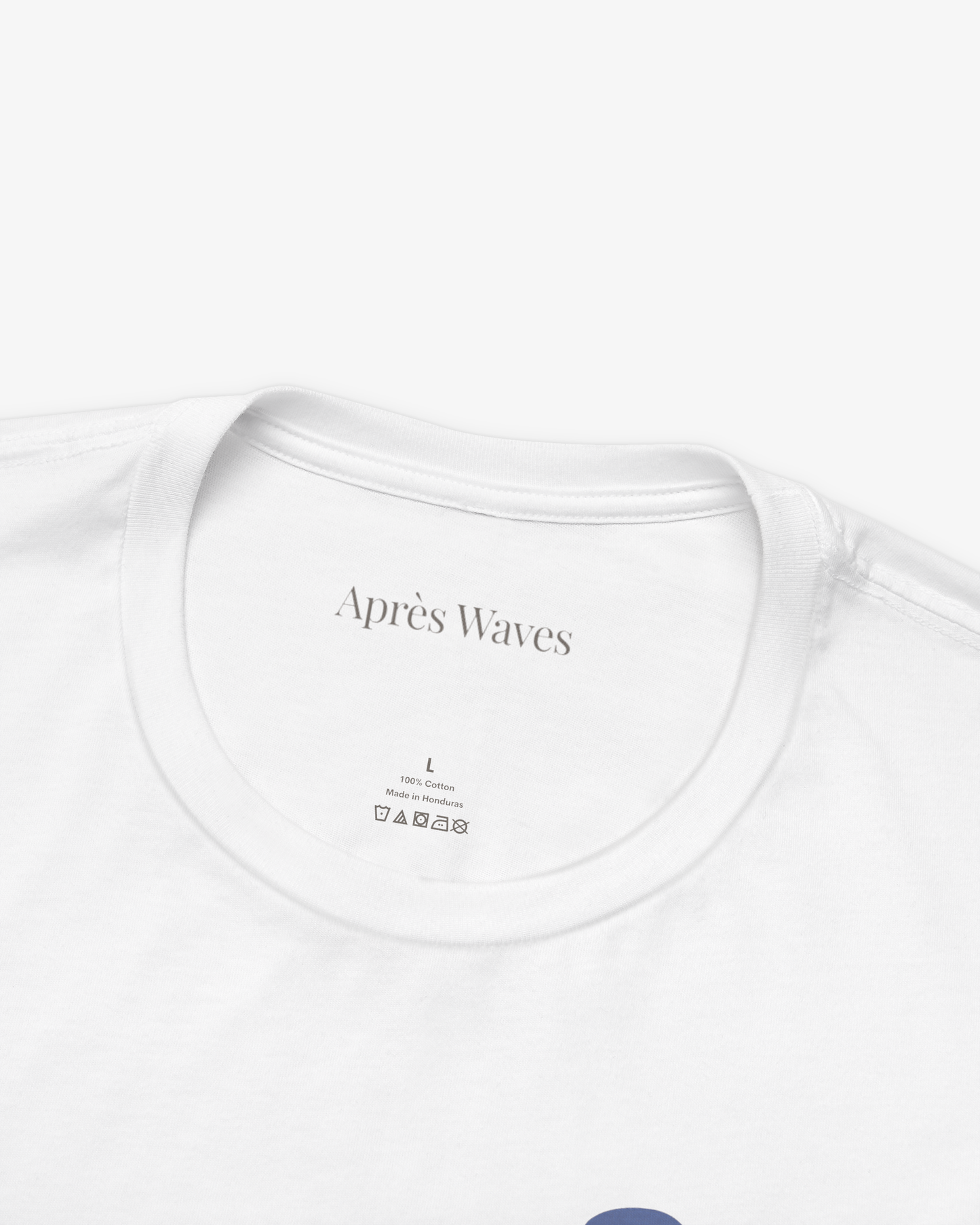 Blue Bathing White tee collar detail - Après Waves