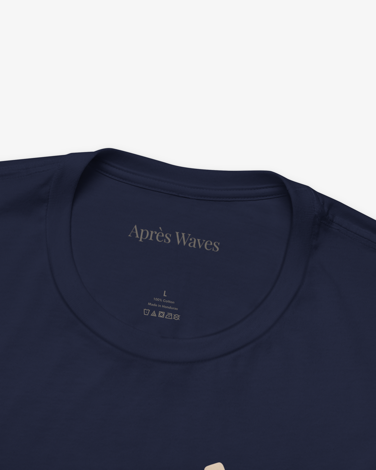 Retro Logo Navy tee collar detail - Après Waves