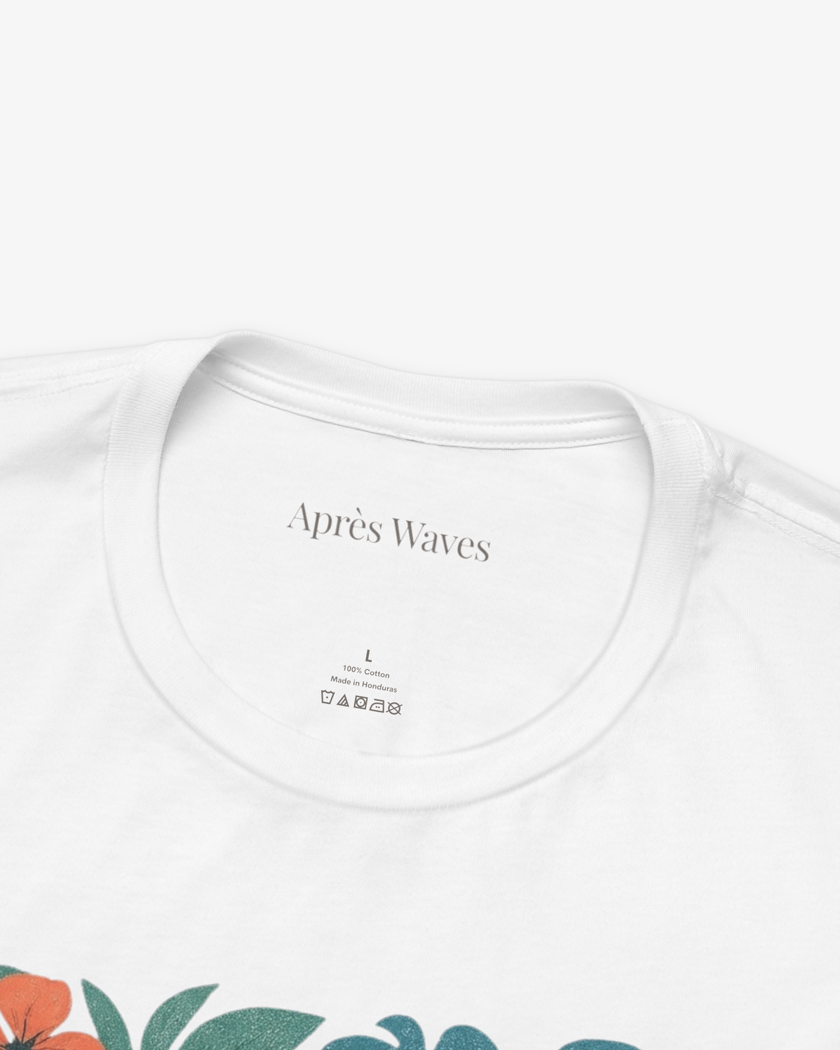 Garden Godiva White tee collar detail - Après Waves