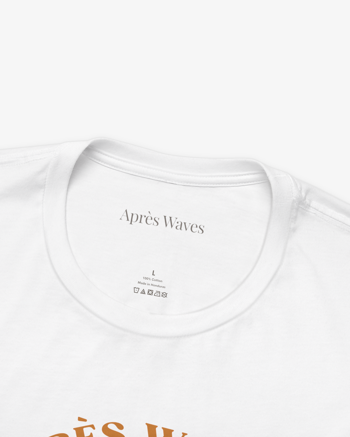 Seventies Style White tee collar detail - Après Waves
