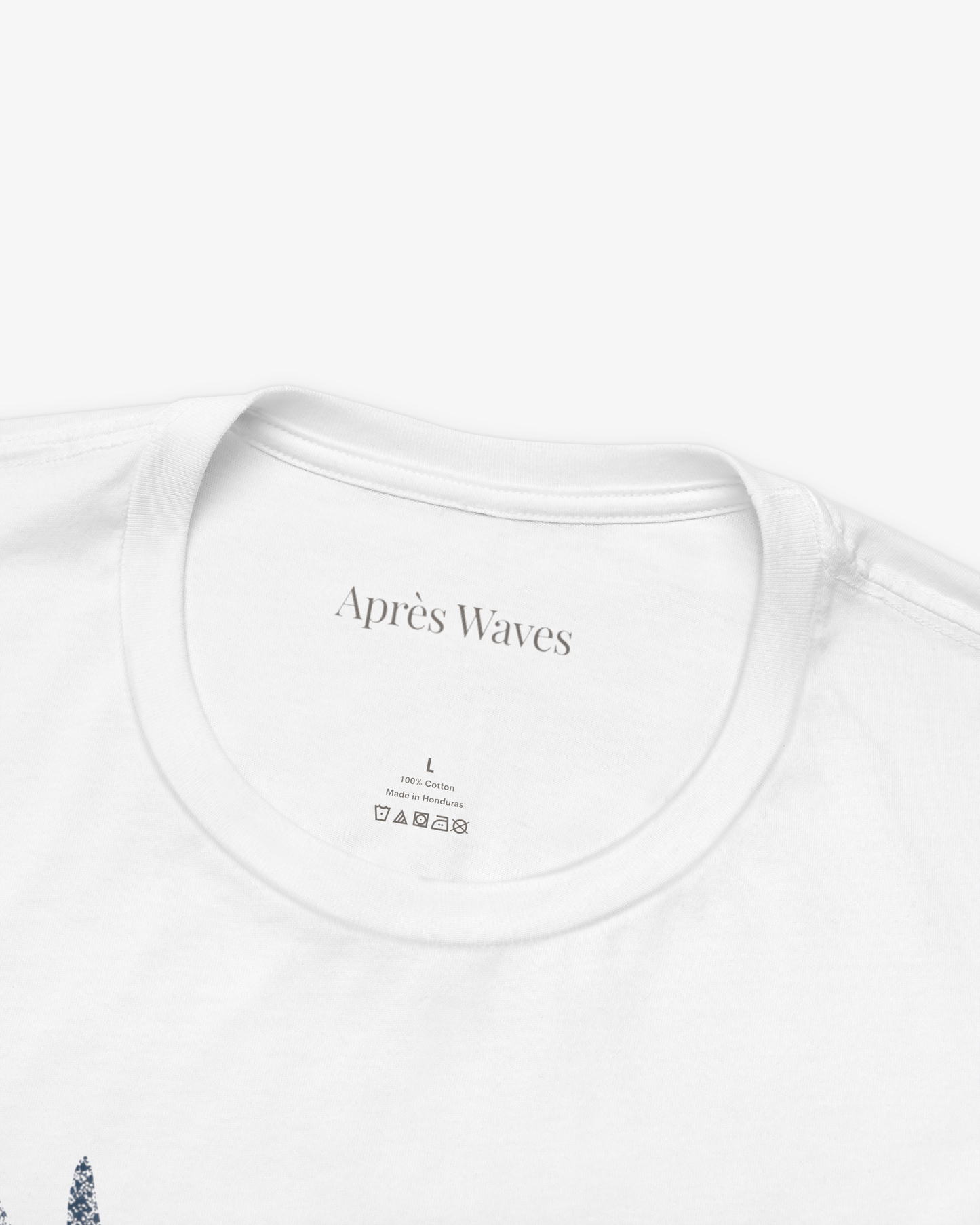 Soaring White tee collar detail - Après Waves