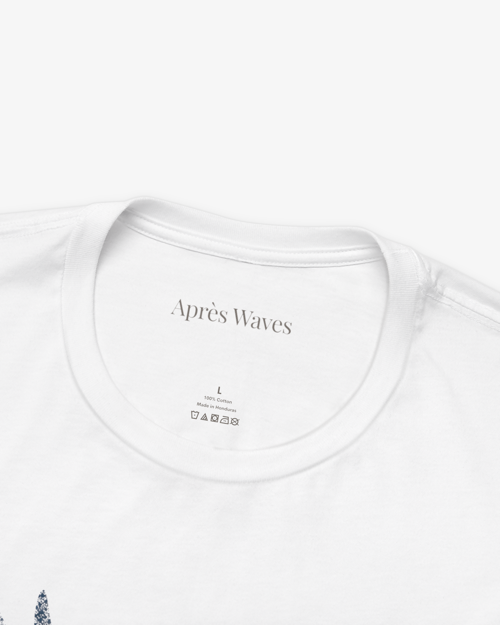 Soaring White tee collar detail - Après Waves