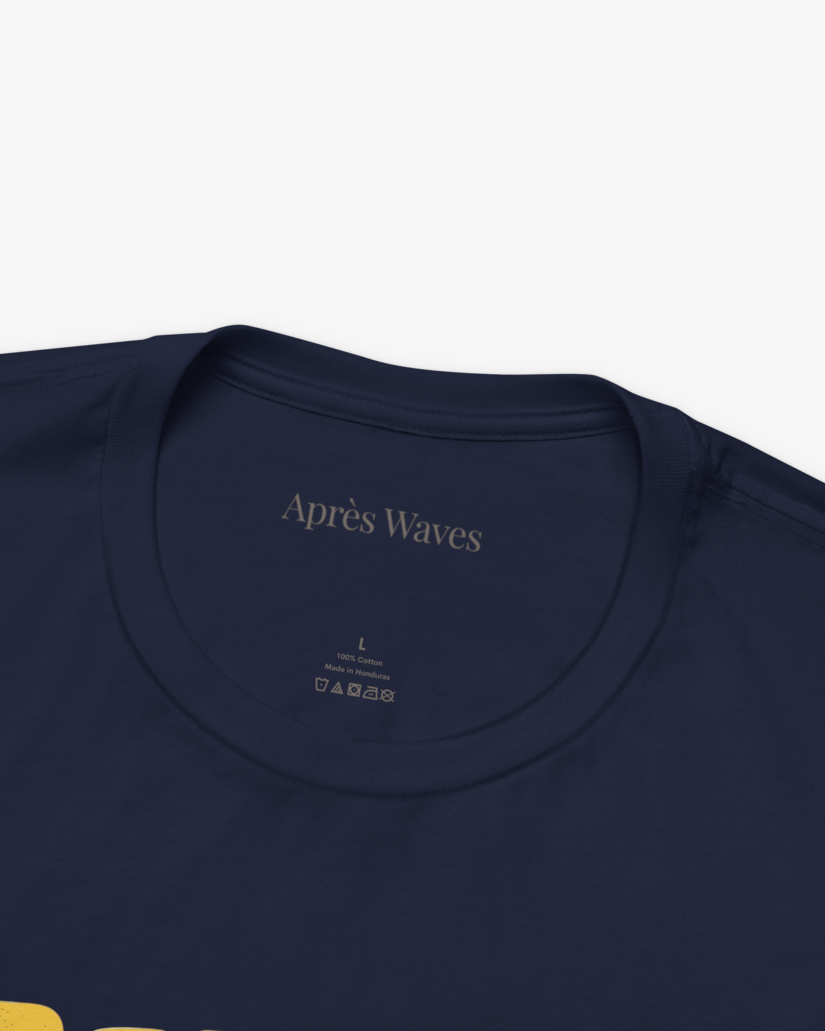 Dancing Machine Navy tee collar detail - Après Waves