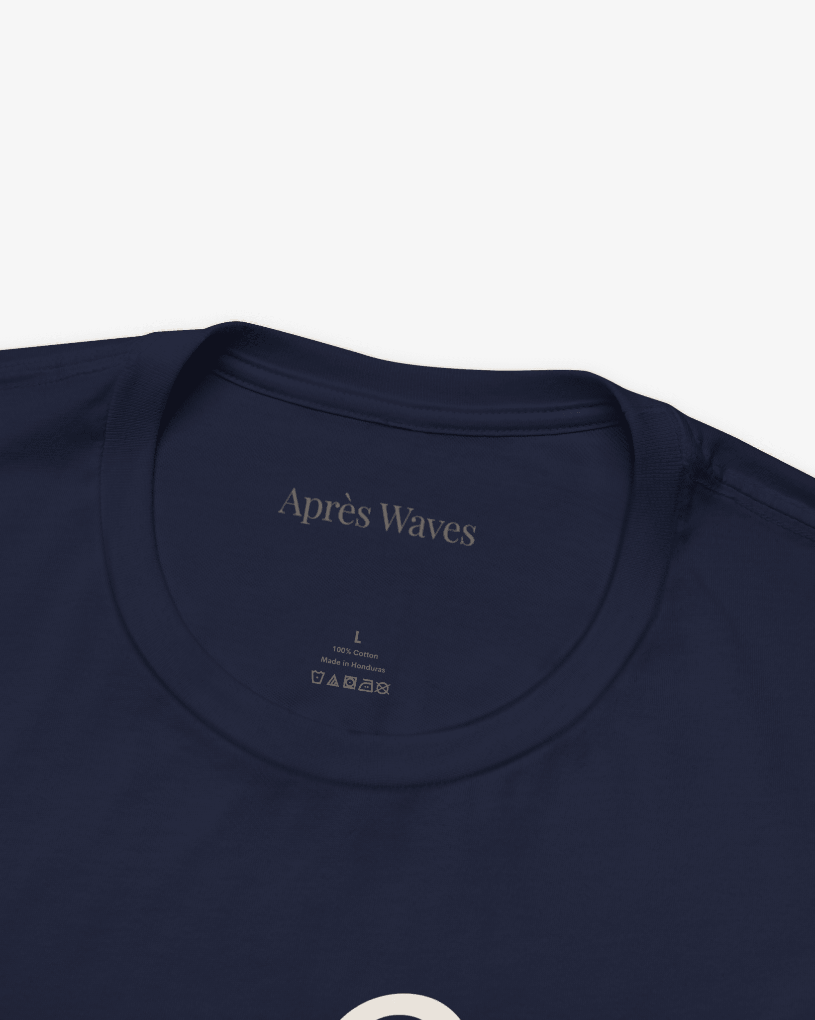 River Drive Navy tee collar detail - Après Waves
