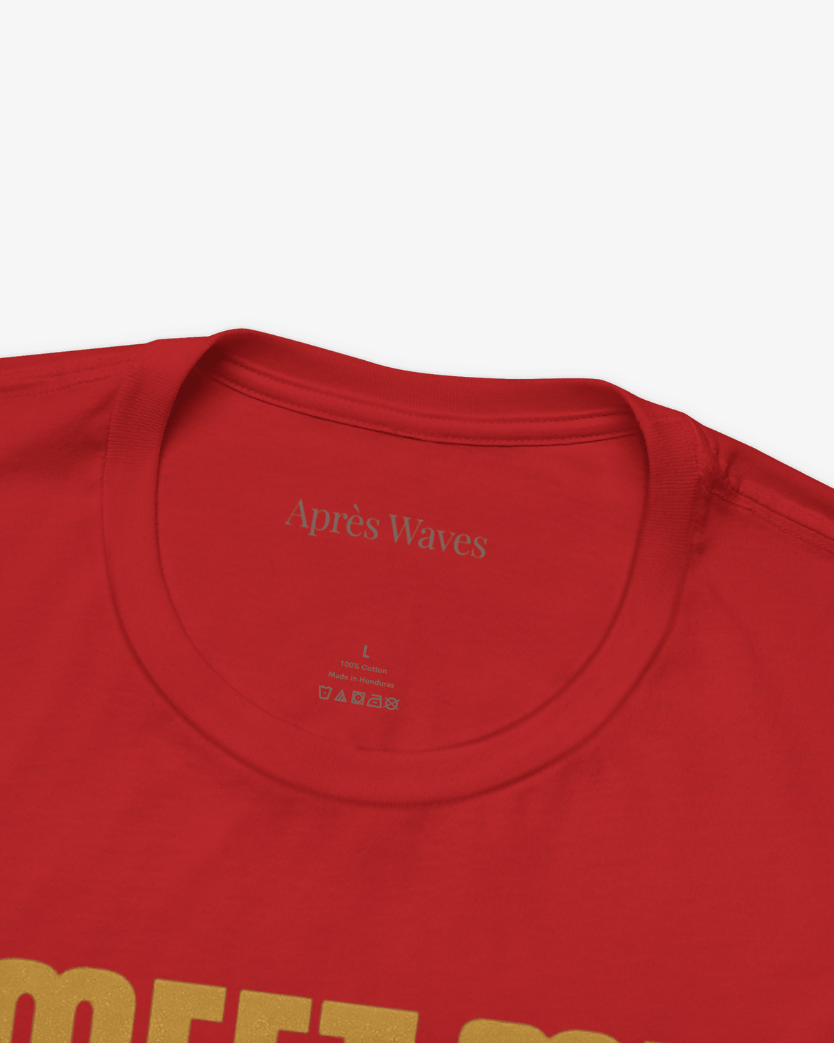 Disco Meet Red tee collar detail - Après Waves