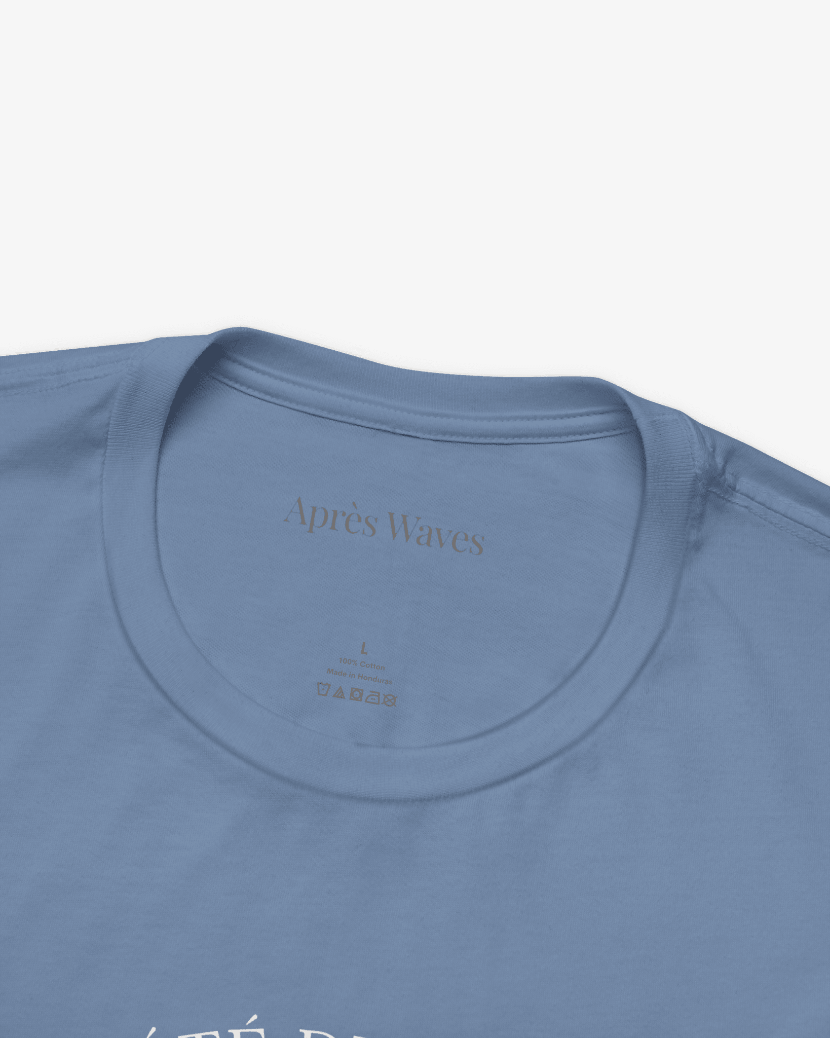 Société des Libres Steel Blue tee collar detail - Après Waves
