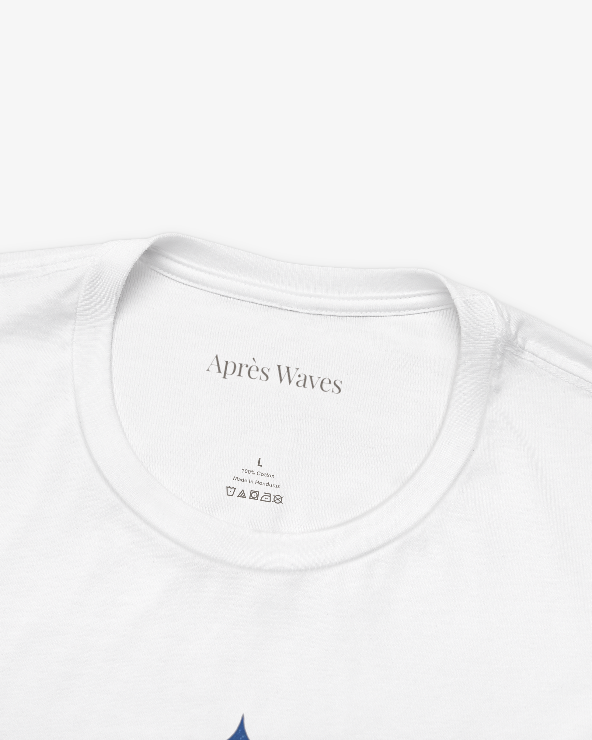 Dreamer White tee collar detail - Après Waves