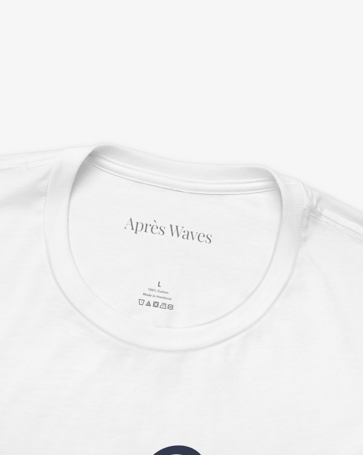 River Drive White tee collar detail - Après Waves