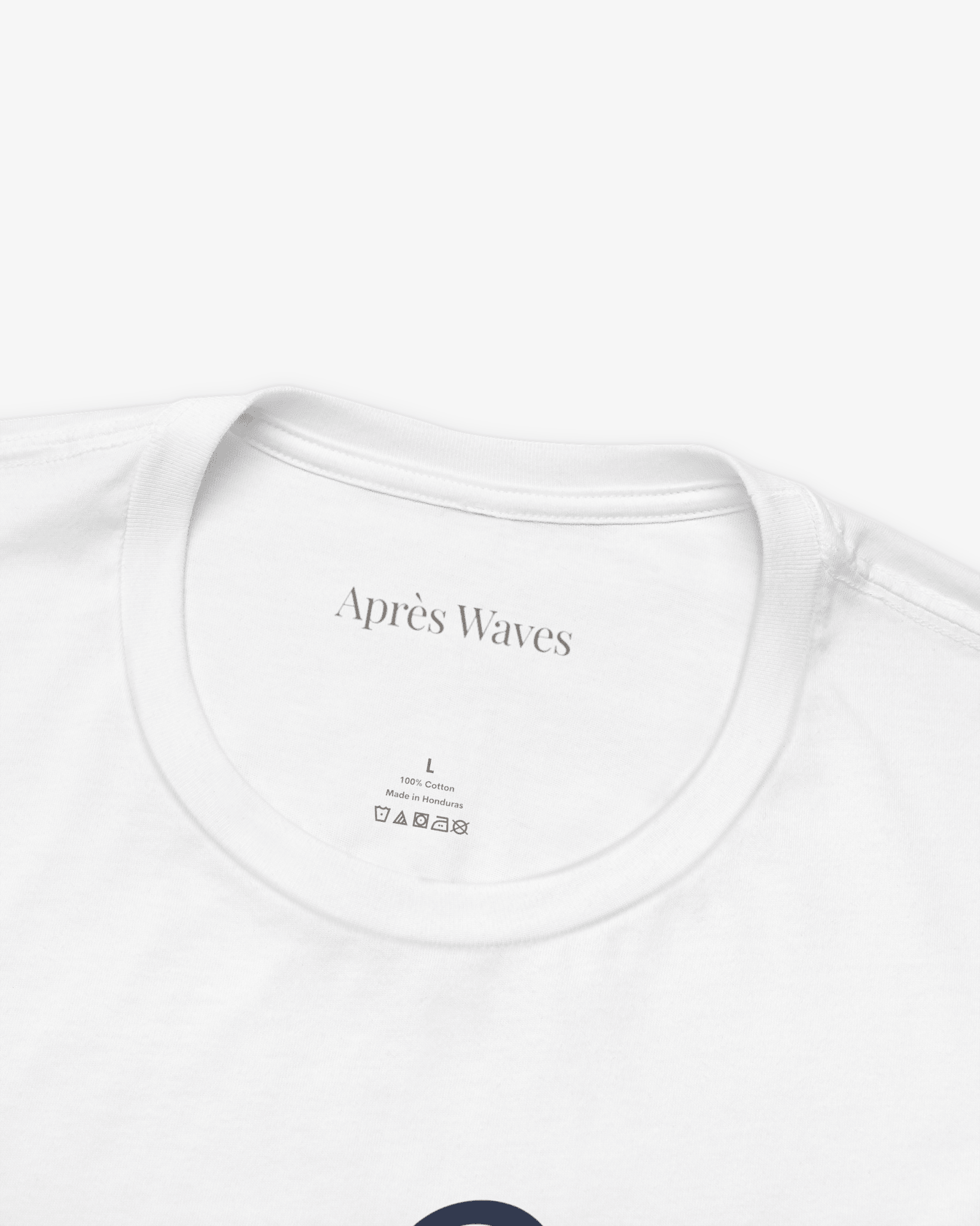 River Drive White tee collar detail - Après Waves