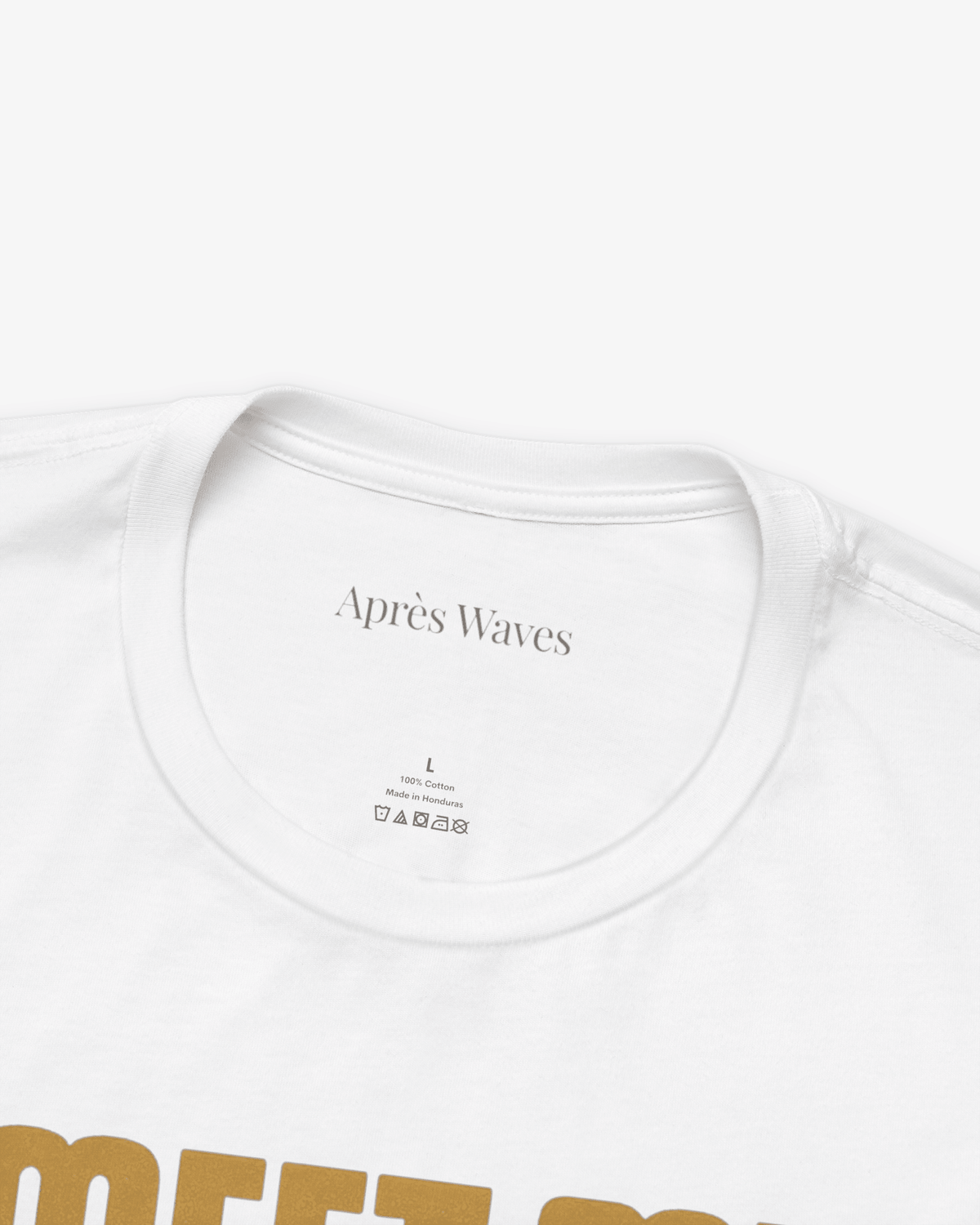 Disco Meet White tee collar detail - Après Waves