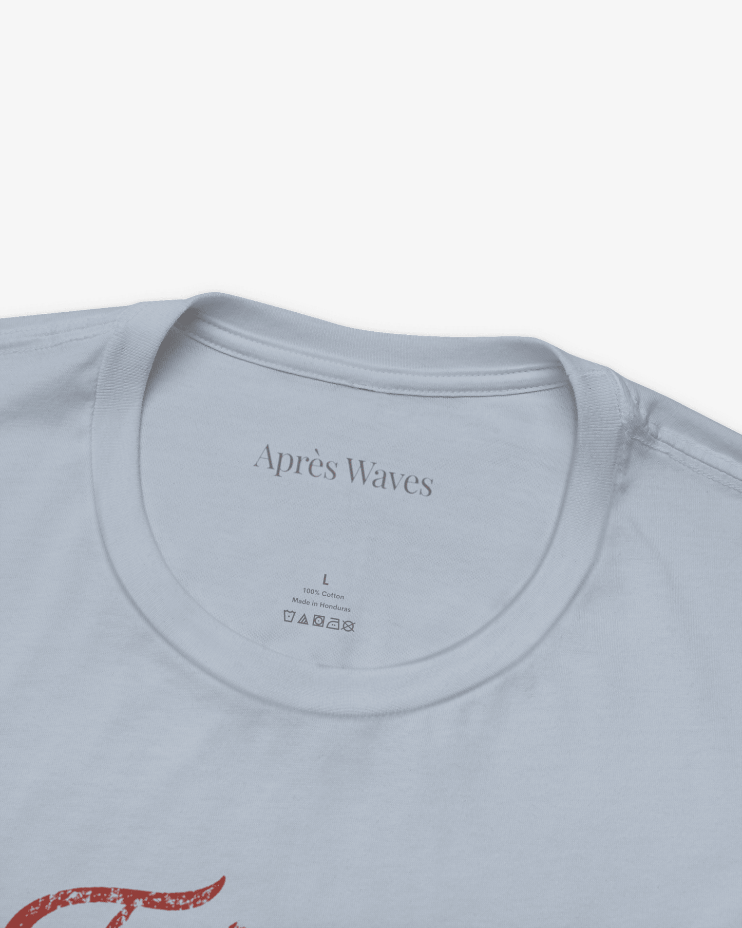 Très Euro Light Blue tee collar detail - Après Waves