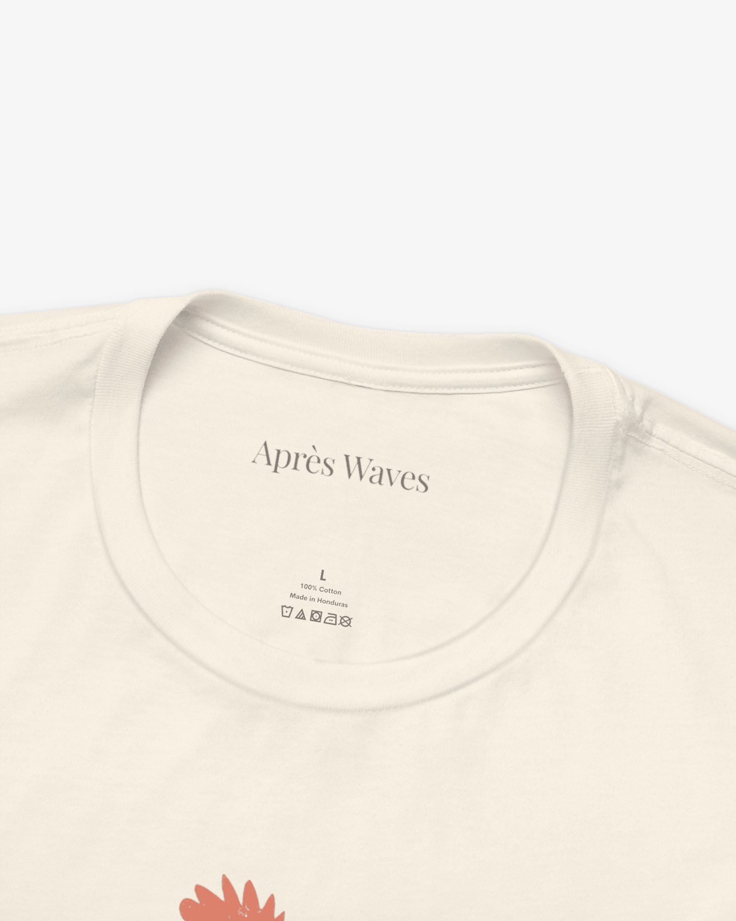 Waves are Calling Ecru tee collar detail - Après Waves