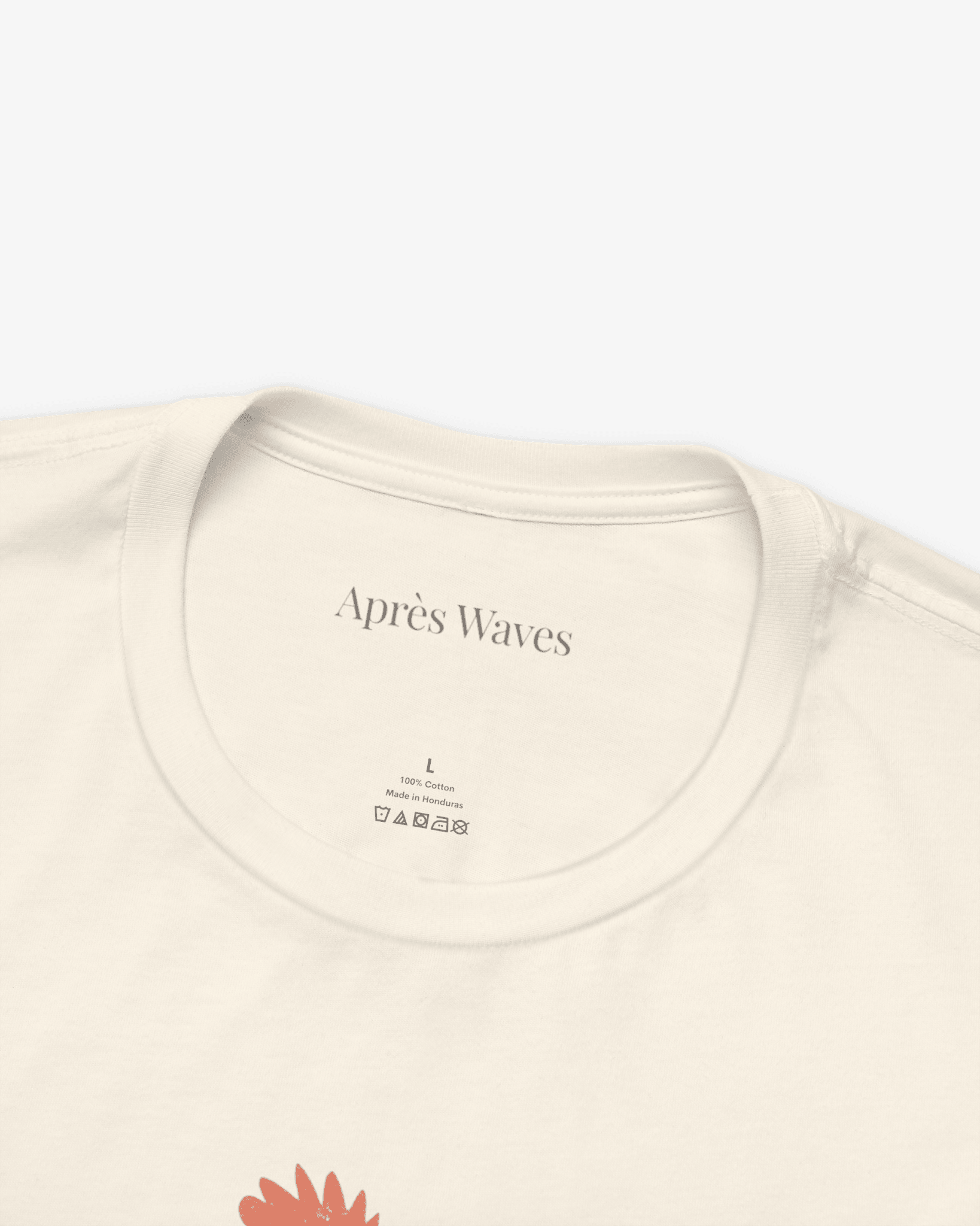 Waves are Calling Ecru tee collar detail - Après Waves