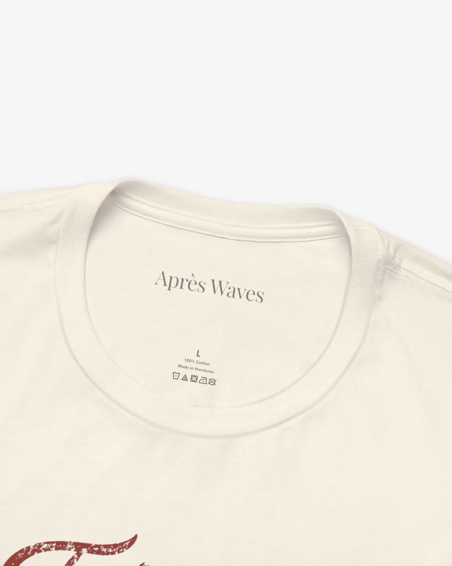 Très Euro Ecru tee collar detail - Après Waves