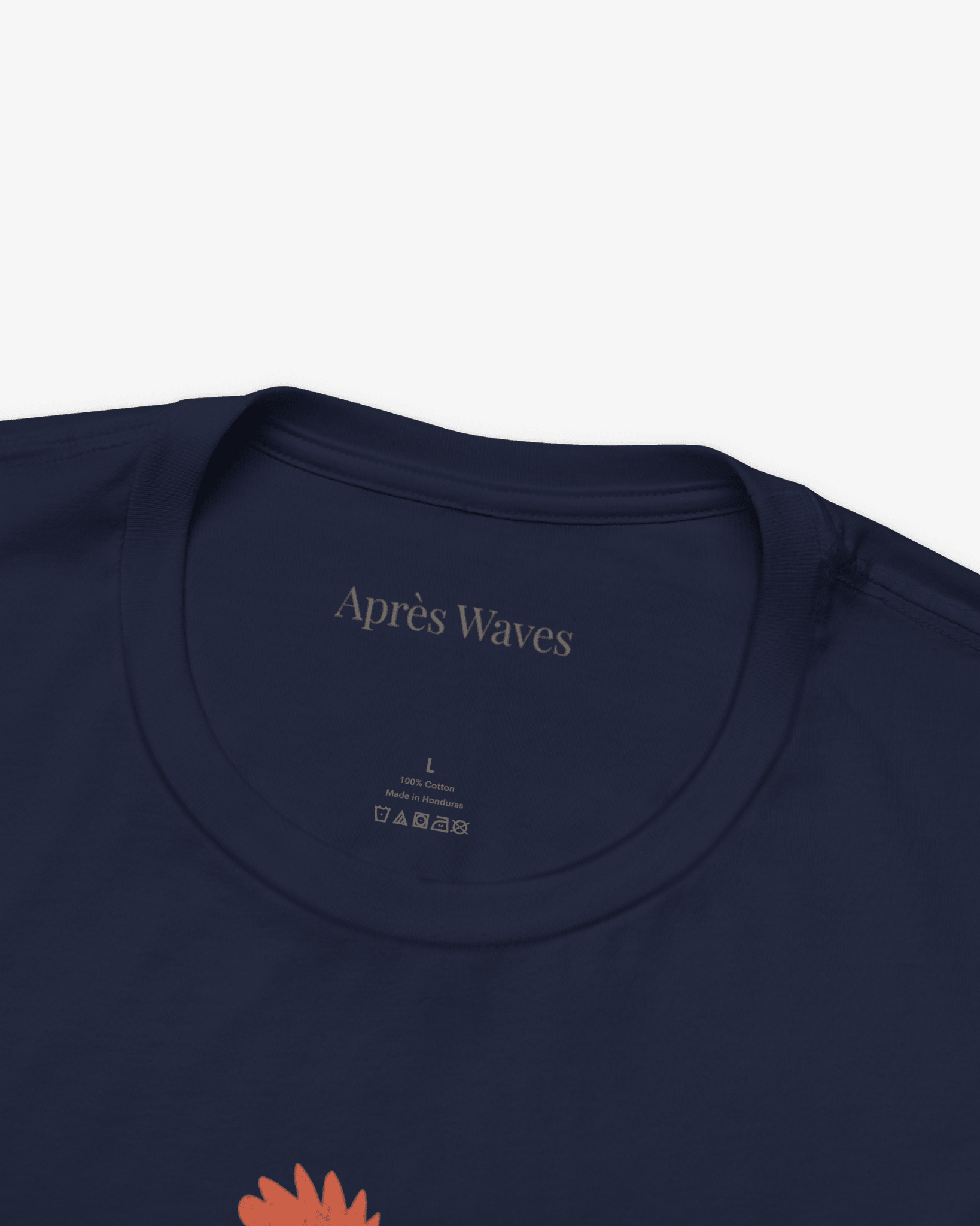 Waves are Calling Navy tee collar detail - Après Waves