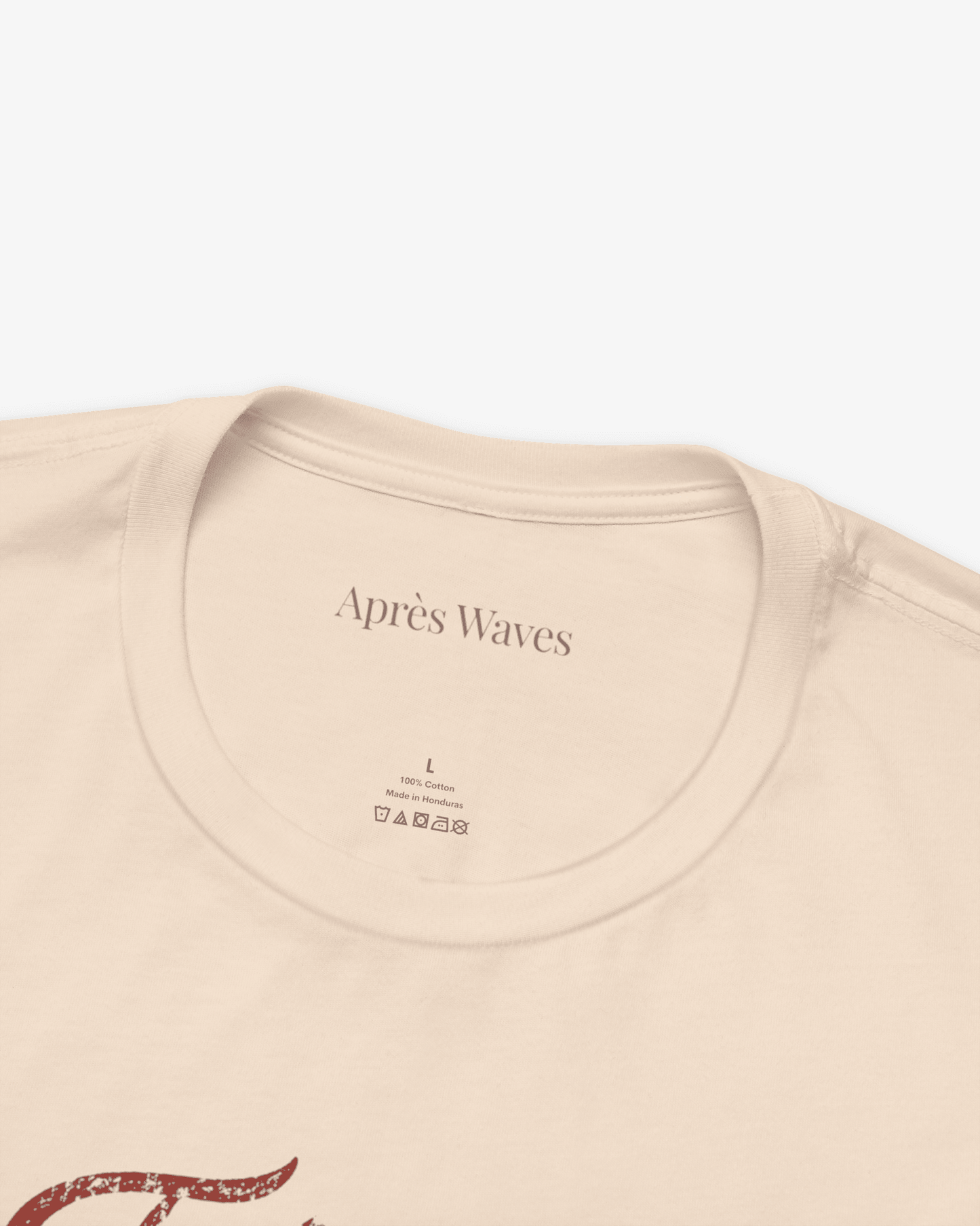 Très Euro Soft Cream tee collar detail - Après Waves