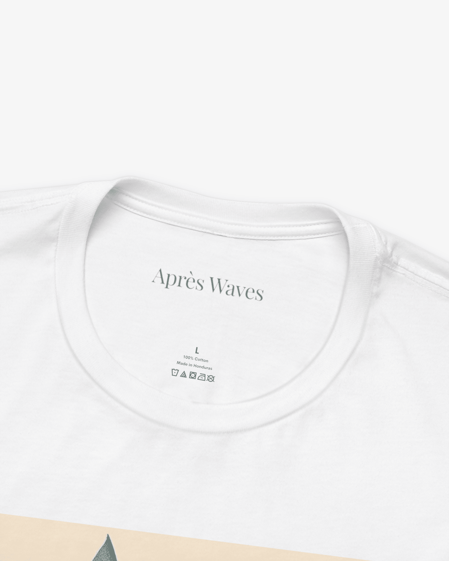 Old School White tee collar detail - Après Waves