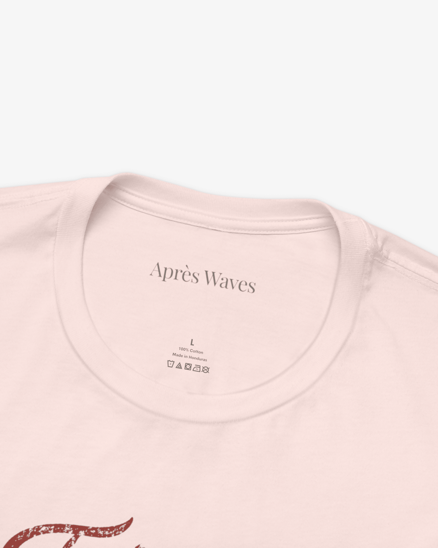 Très Euro Soft Pink tee collar detail - Après Waves